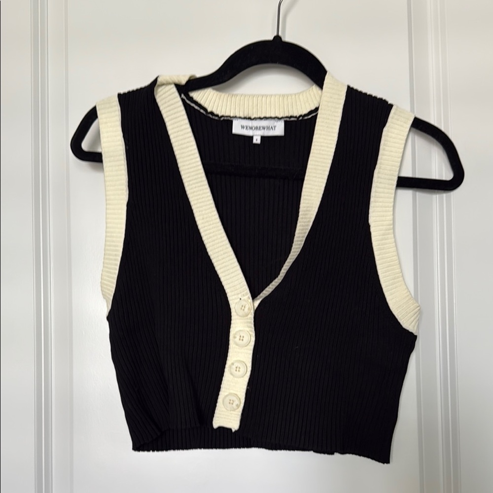WeWoreWhat Black and Cream Buttoned Crop Top
